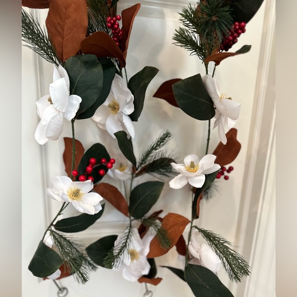 ✨NWT Ashland MAGNOLIA & RED BERRY GARLAND 6ft CHRISTMAS 🎄 - Picture 6 of 15